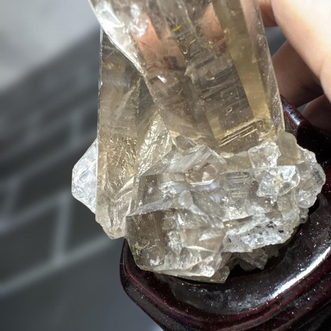 【極上品】希少　ゴールドルチルクォーツ クラスター 光台座付