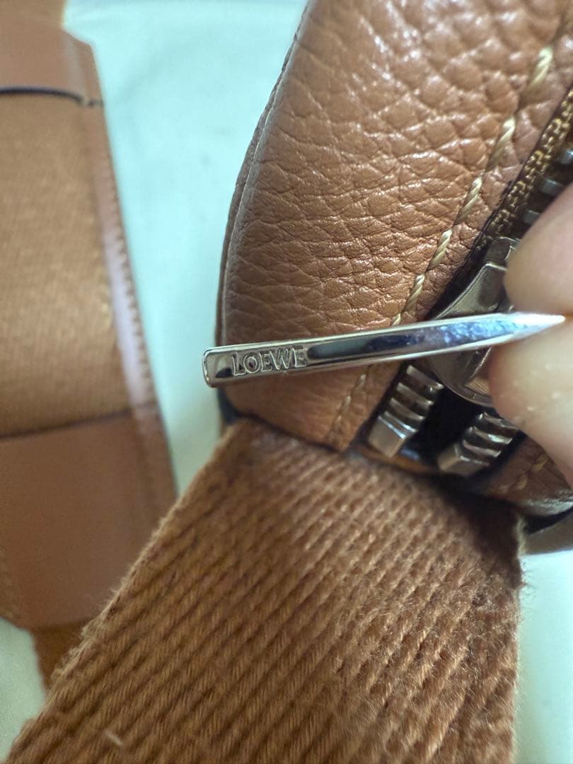 【美品】ロエベ ミリタリーメッセンジャーバッグ XS ソフトグレインカーフ タン