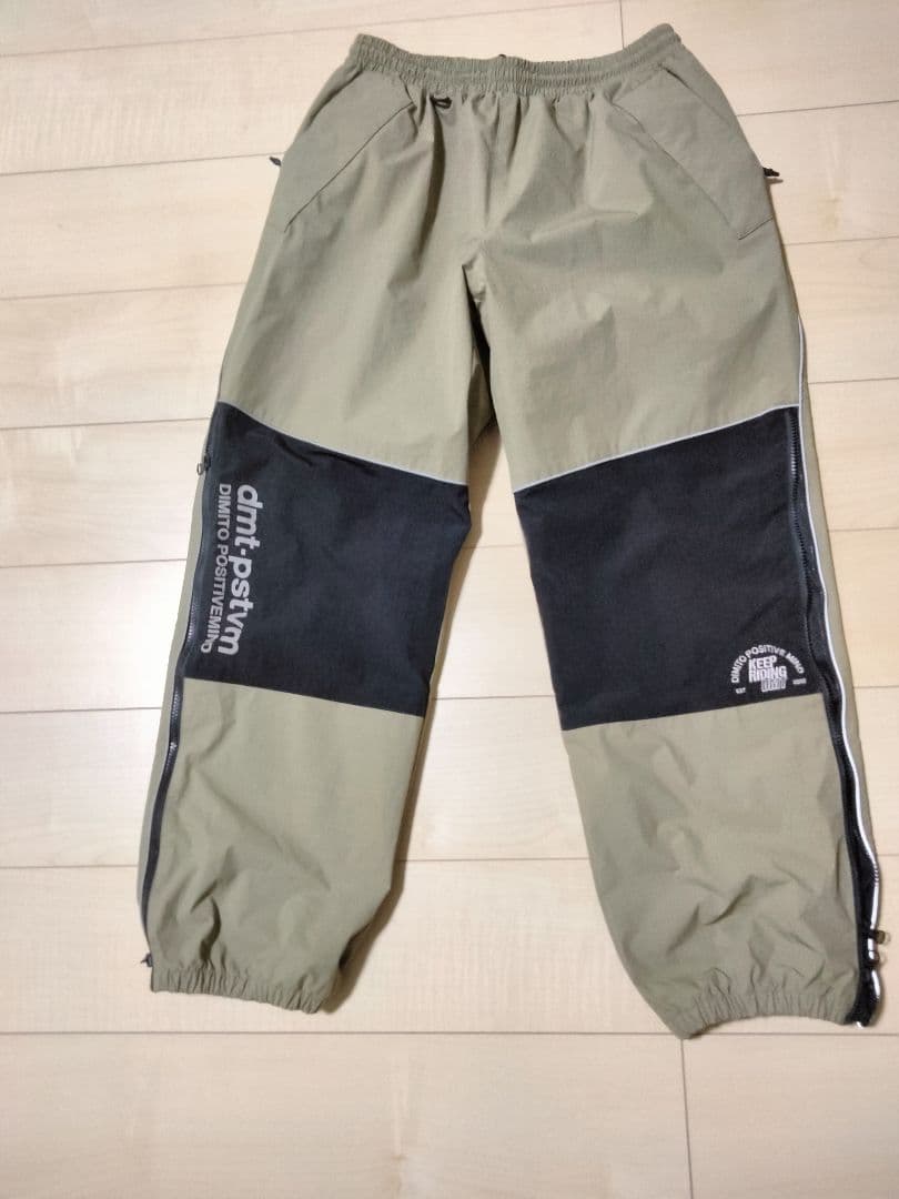 韓国人気ブランド　DIMITOスノーボードウェア　超美品　おまけ付き　更新