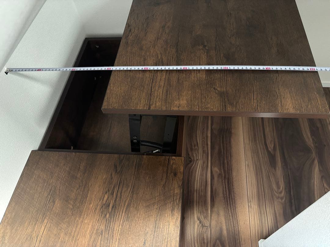 リフトアップ機能付きセンターテーブル