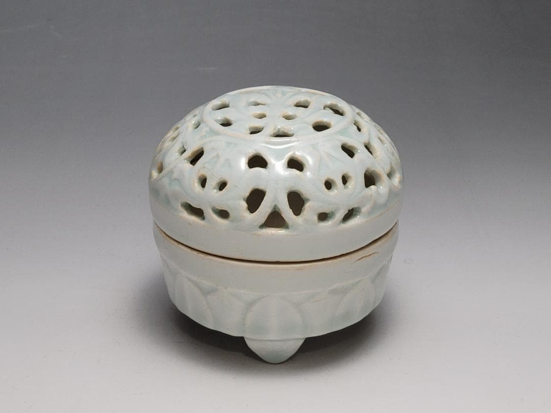 白釉 透刻紋 蓋香炉 宋元時代 幅約9cm