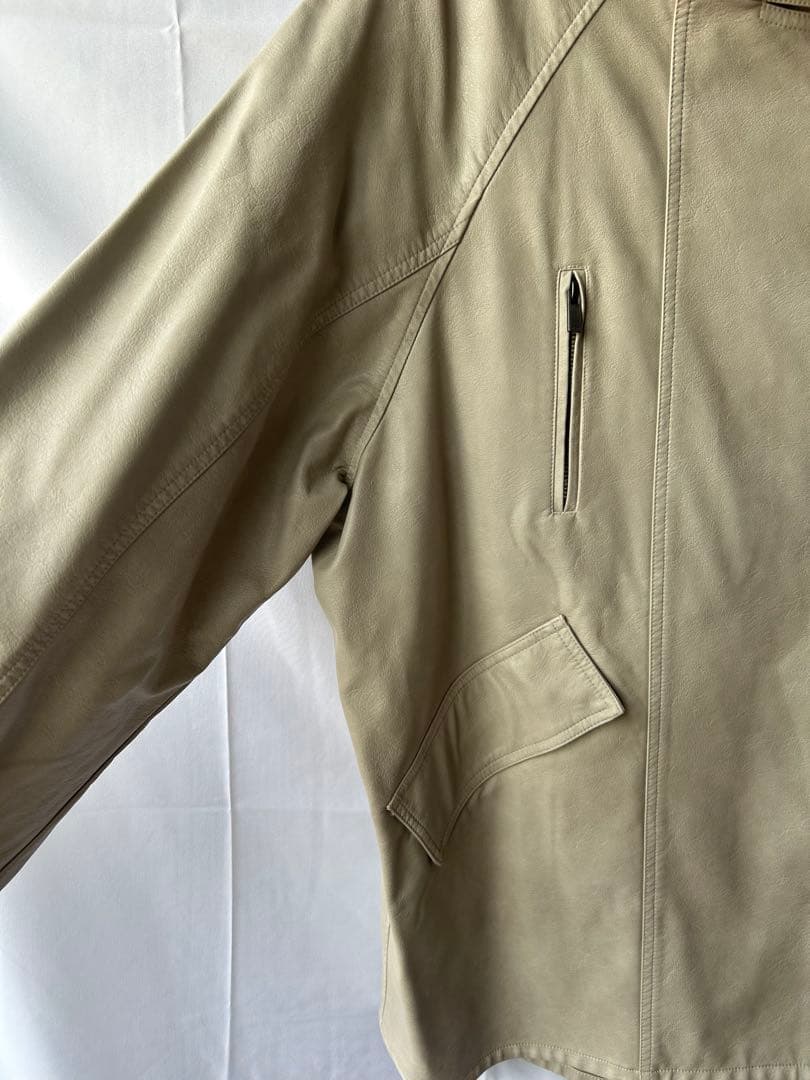 ベージュ ハイネック レザージャケット