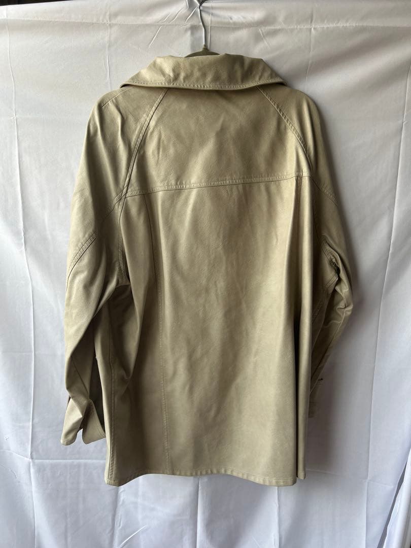 ベージュ ハイネック レザージャケット