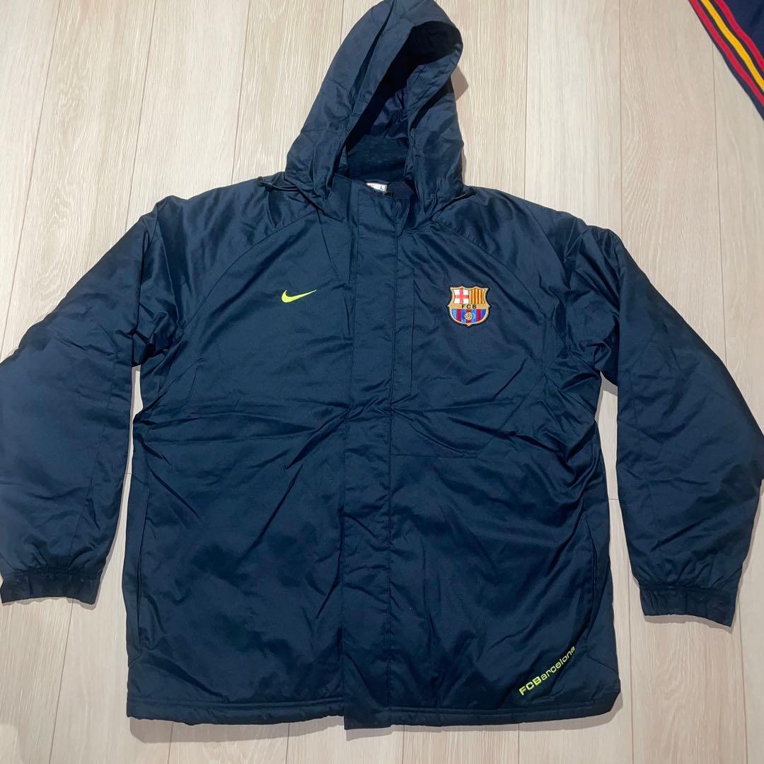 バルセロナ　ナイキ　サッカー　ベンチコート　防寒　防風　あったか