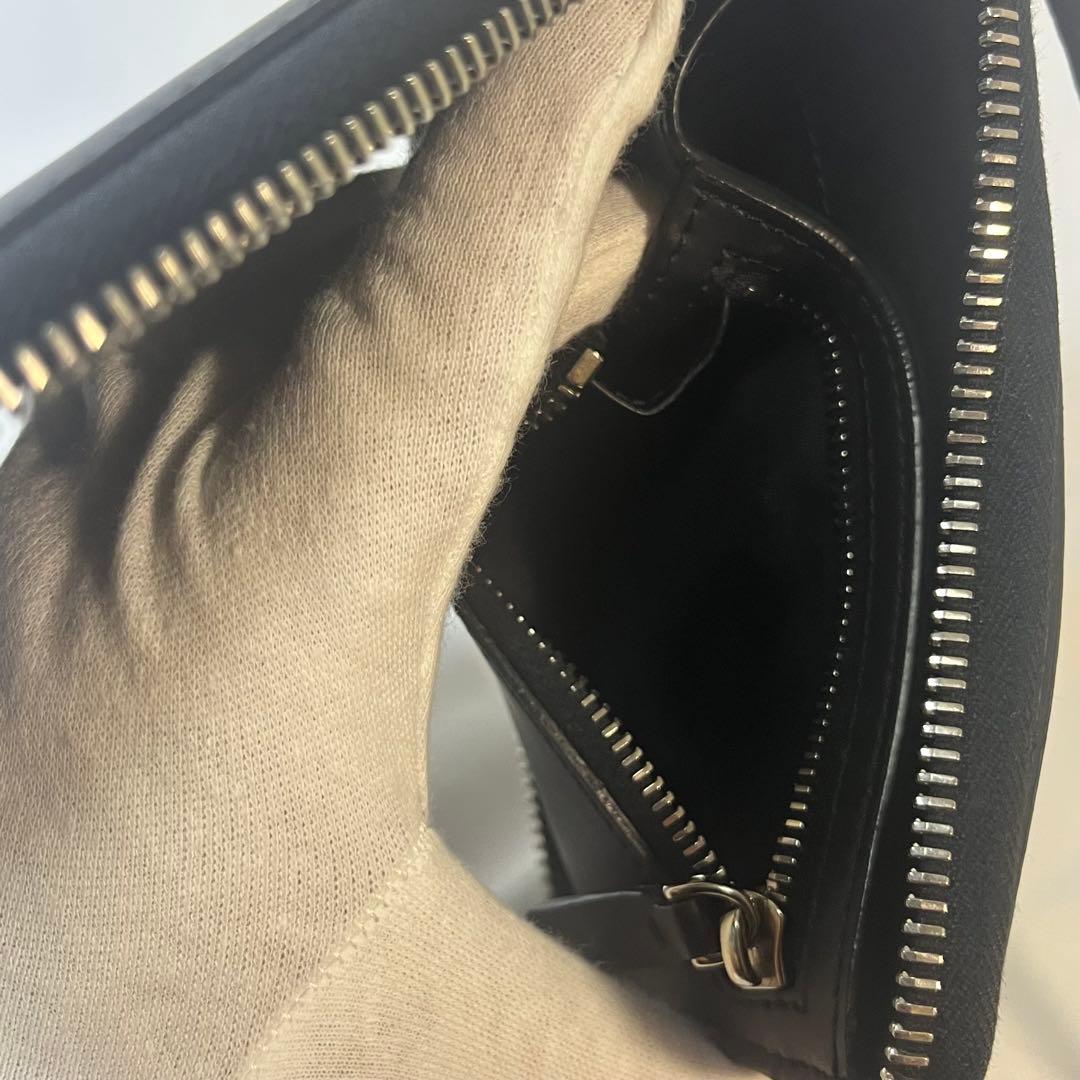 ヴァレンティノ　ショルダーウォレット　ネックストラップウォレット　VLTN