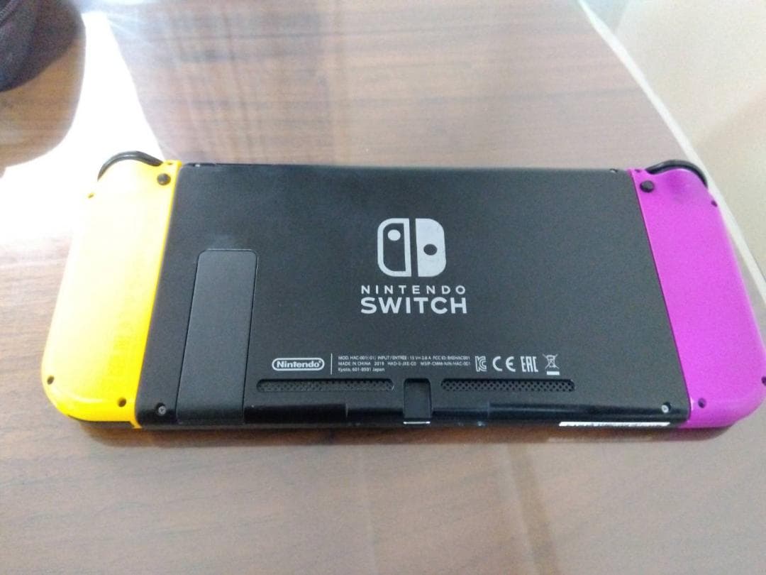 スイッチ本体、ジョイコン7個、ケースや充電器、電源アダプターや部品などセット