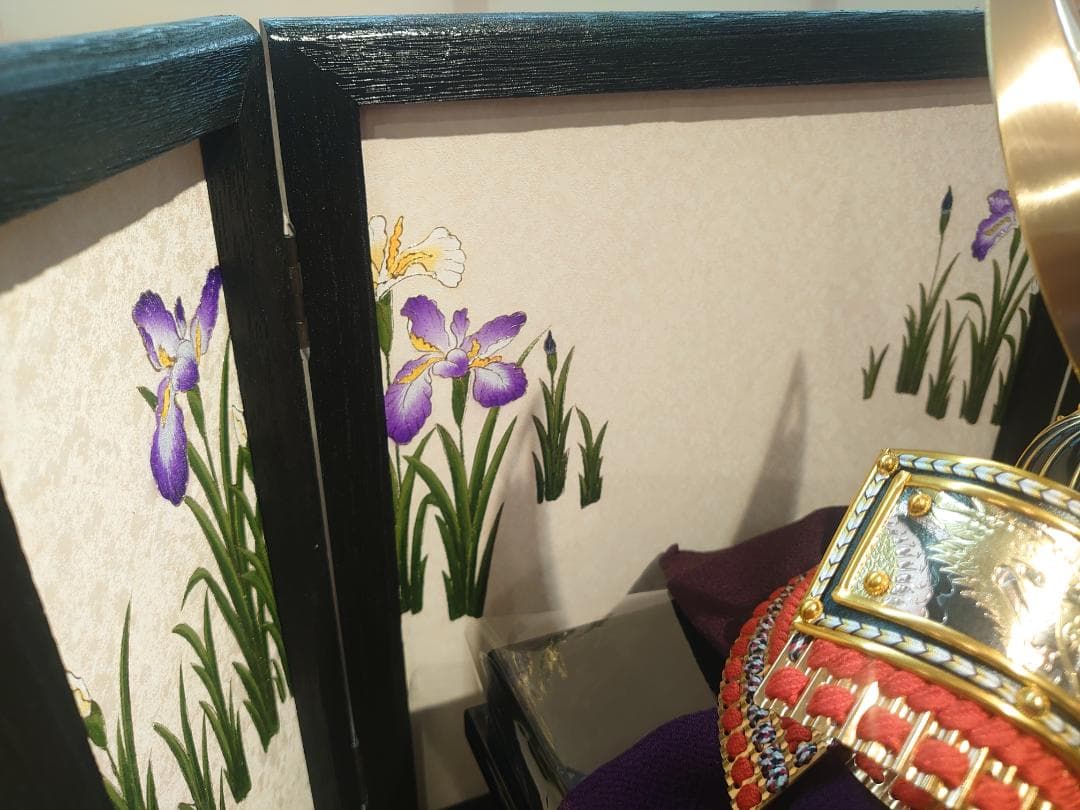 ●五月人形フルセット●　正絹縅の金兜　高級焼桐台屏風セット