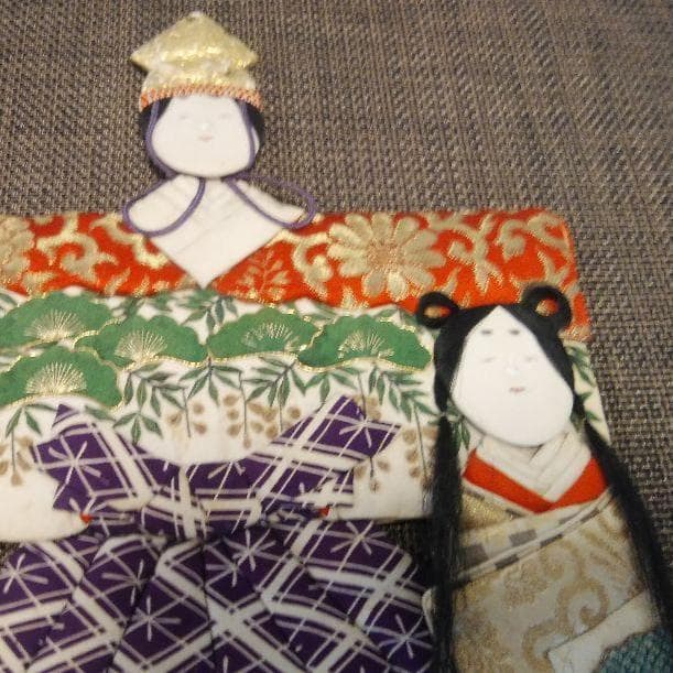 日本製「 押し絵 」の「 立ち雛 ( 立ち姿の『お内裏様とお雛様』) 」