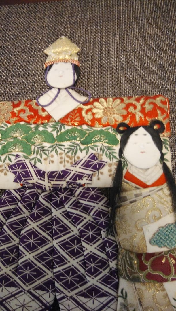 日本製「 押し絵 」の「 立ち雛 ( 立ち姿の『お内裏様とお雛様』) 」