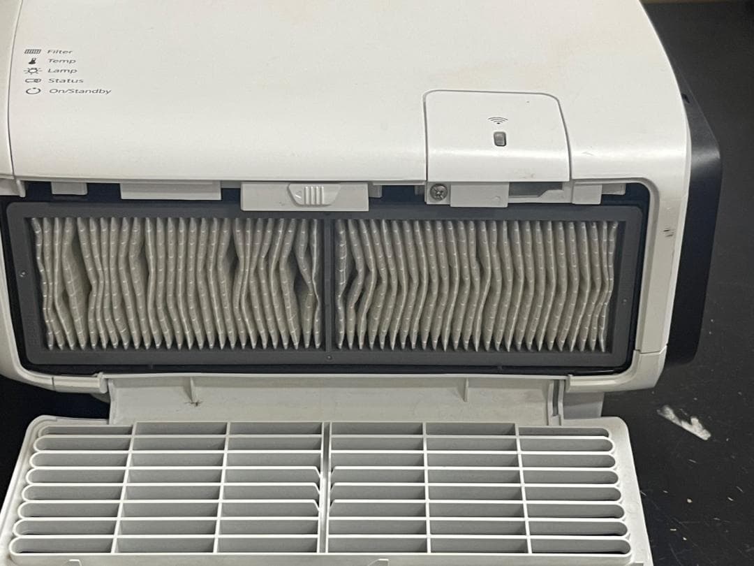 Epson EB-5530U プロジェクター 本体 5500lm 1126時間