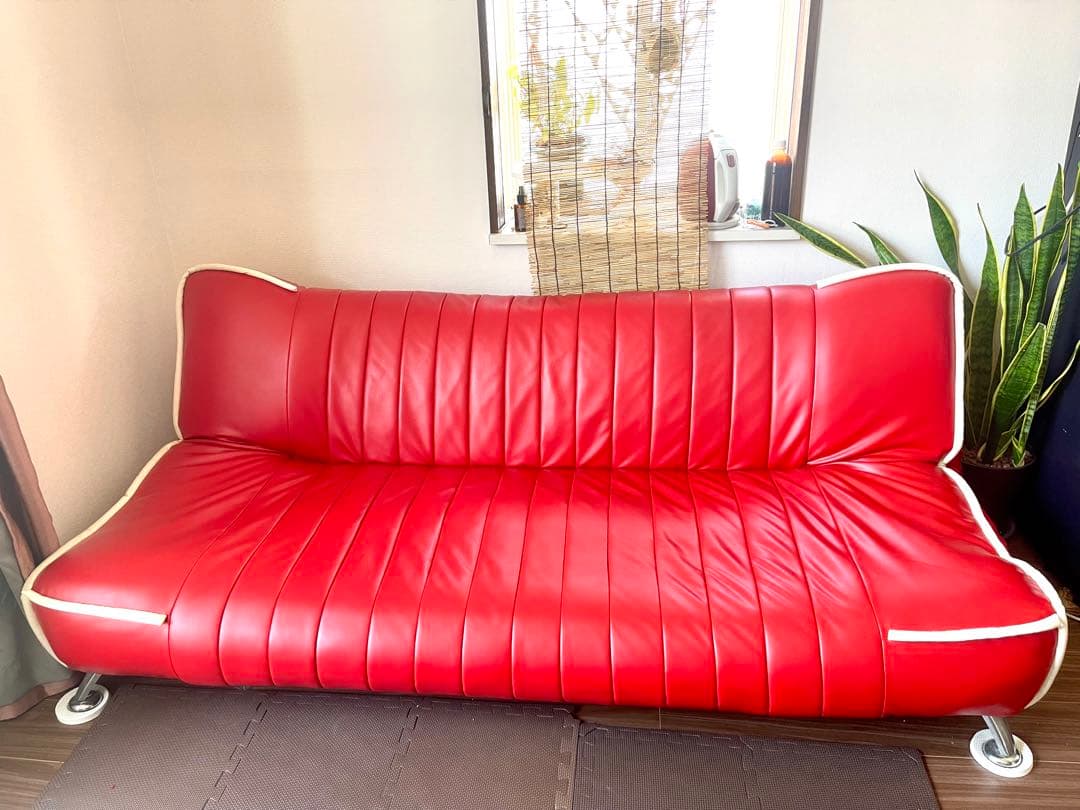 合成皮革　モダンな赤いソファベッド