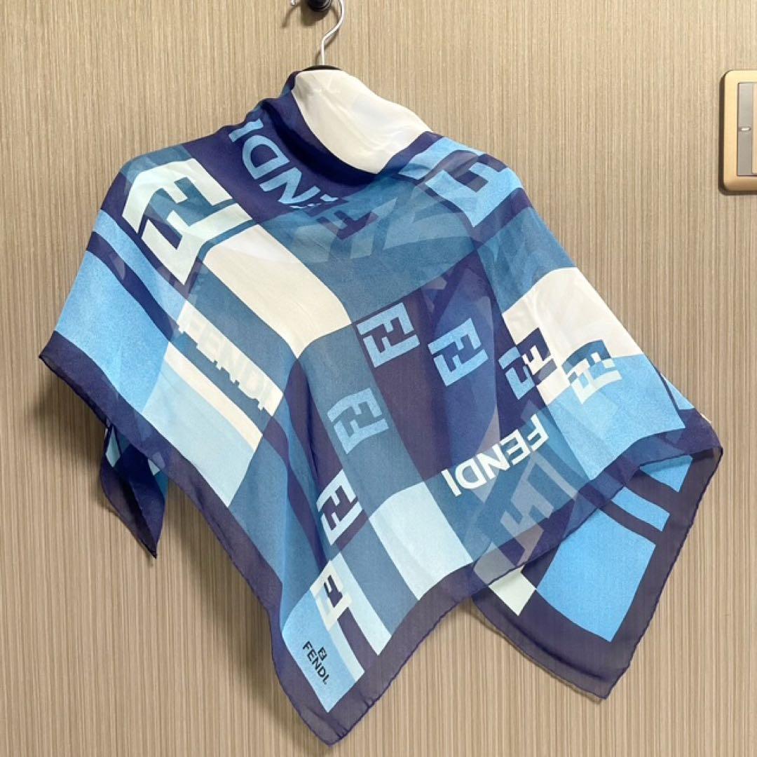 フェンデイ・FENDI・青系ロゴ入りスカーフ・84カレ・極美品