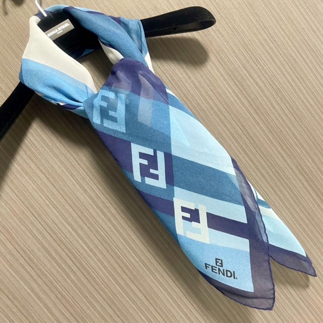 フェンデイ・FENDI・青系ロゴ入りスカーフ・84カレ・極美品