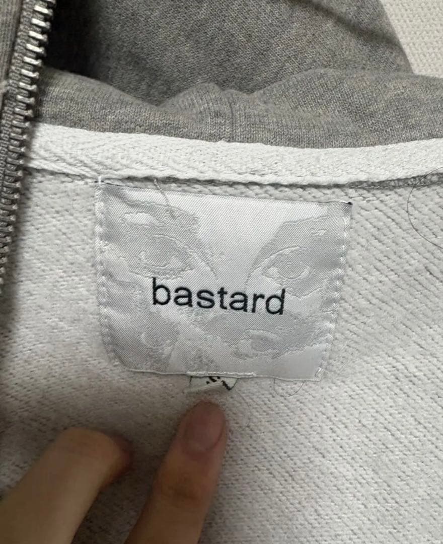 ニキ着用　bastard パーカー