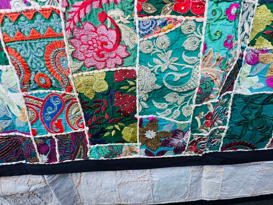 【新品未使用】【特大約3畳】インド豪華アンティーク刺繍ラグ 、カバー（緑