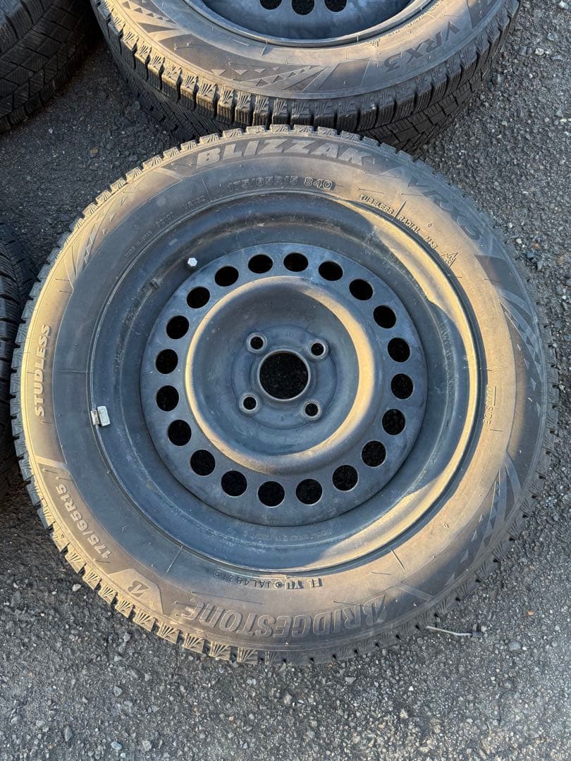 スタッドレスVRX3 175/65R15 4本　1月4日まで価格