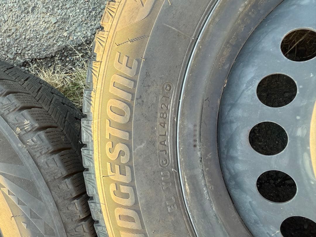 スタッドレスVRX3 175/65R15 4本　1月4日まで価格