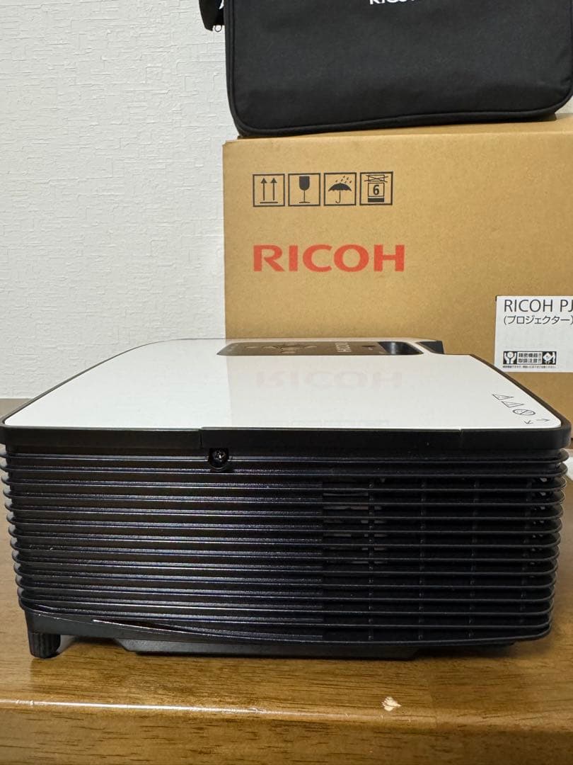 *美品*RICOH プロジェクター WX5462 ランプ 元箱付き