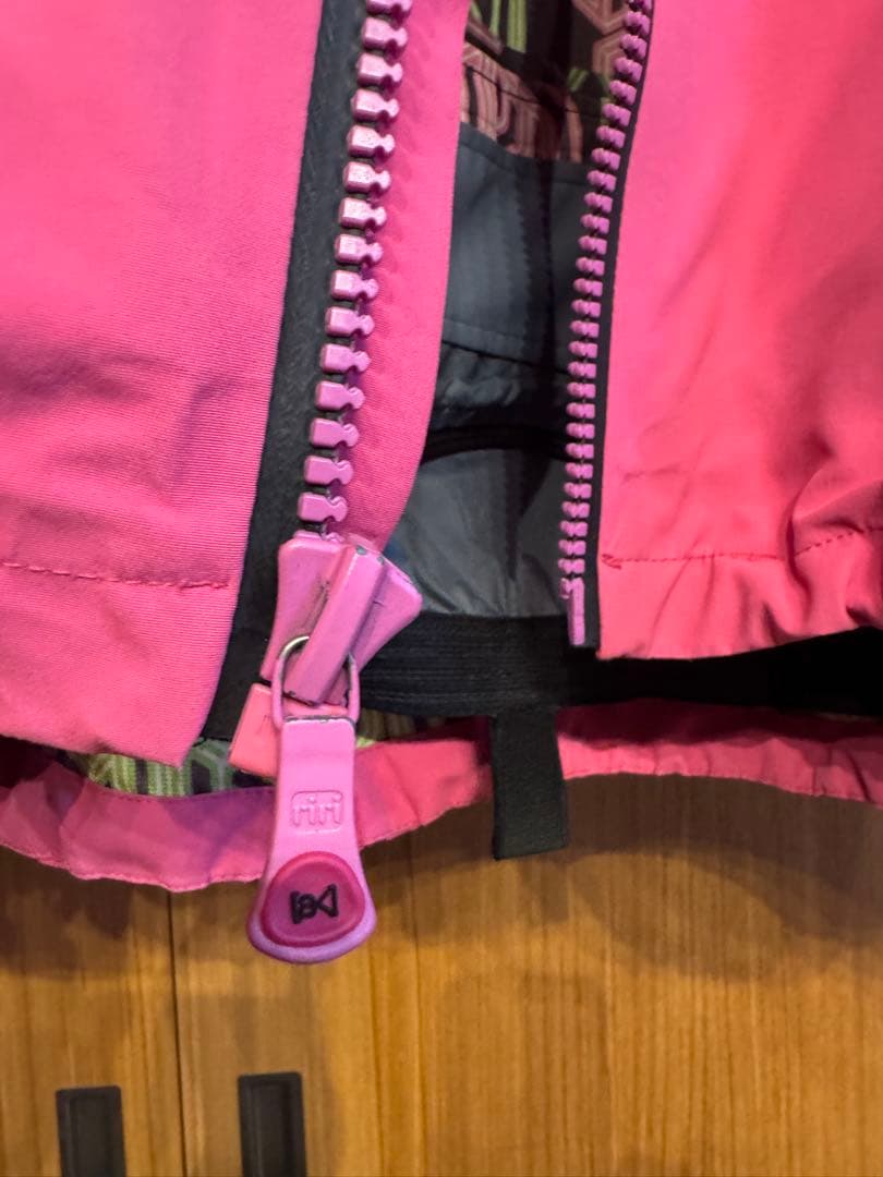Burton [ak] GORE-TEX ピンクジャケット