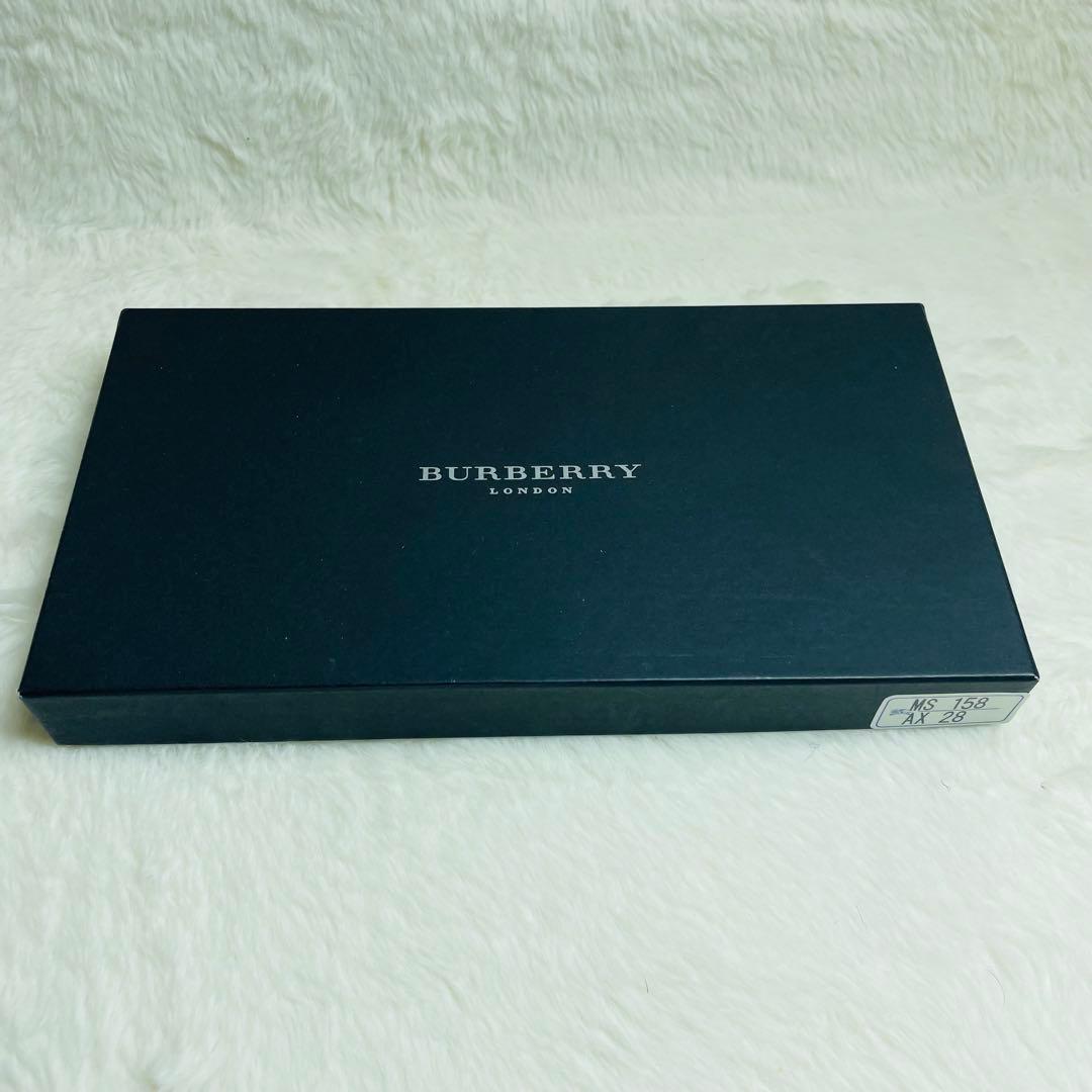 新品未使用　箱付レアBURBERRY 長財布　二つ折り　ノバチェックおしゃれ男女