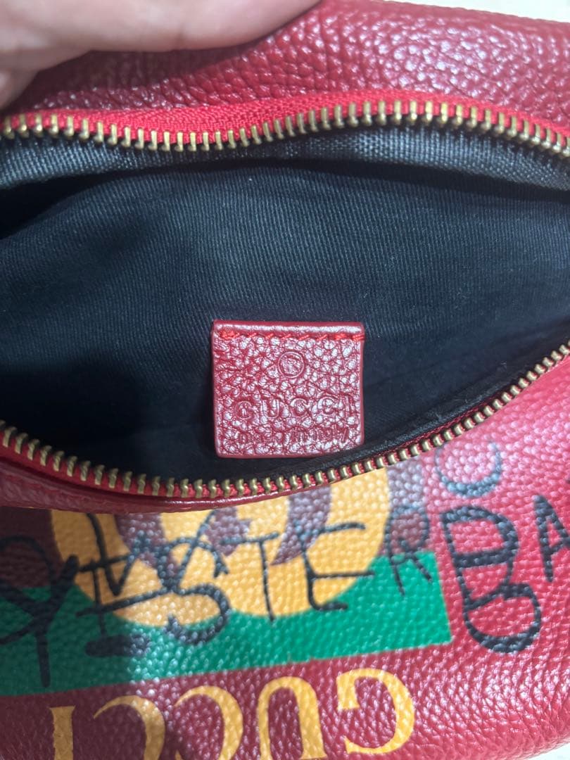 GUCCI ボディバッグ レッド ロゴ入り