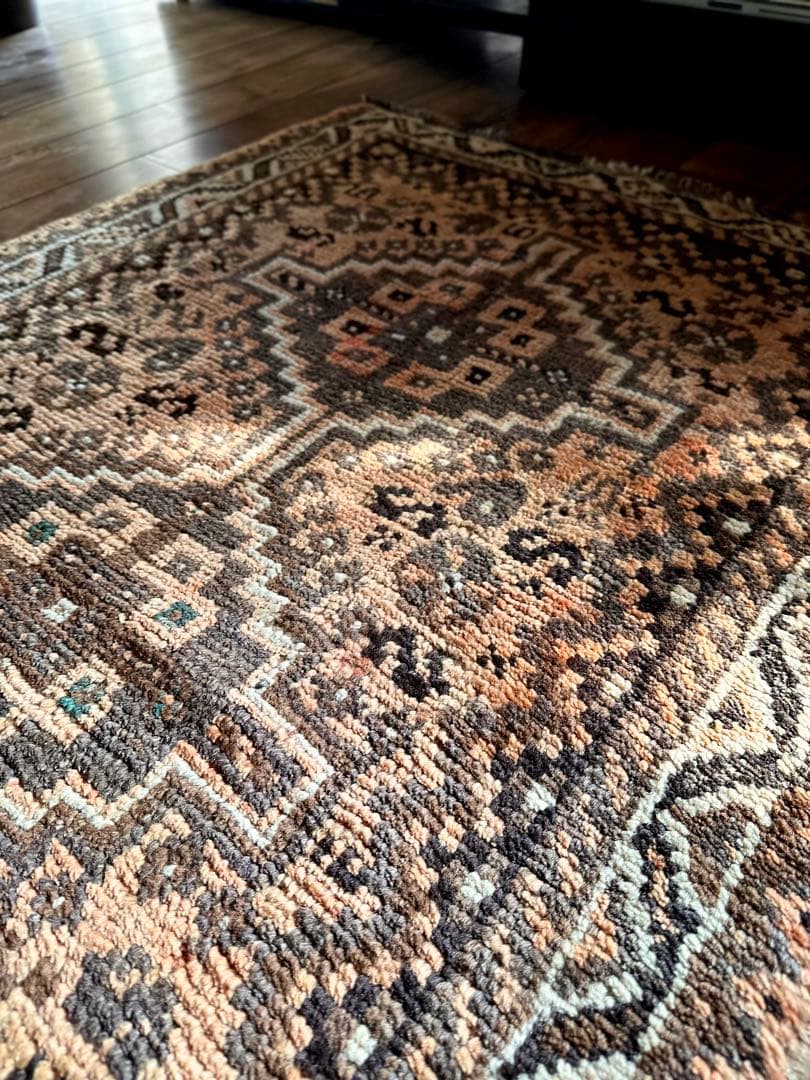 トライバルラグ　ヴィンテージラグ　カシュガイ族　シラーズ　ペルシャ絨毯　ランナー