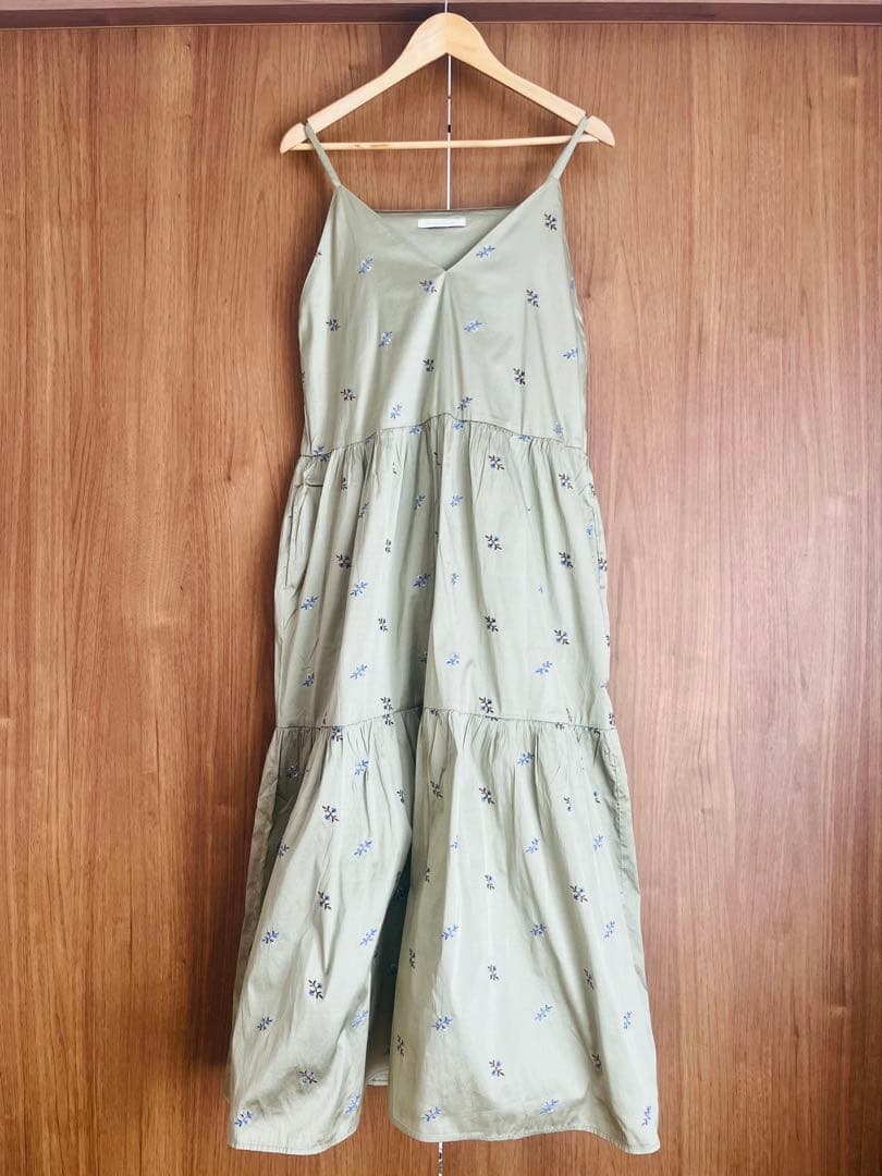 【試着のみ】刺繍入オリーブ色　ワンピース ne Quittez pas ヌキテパ