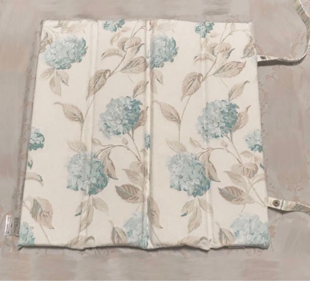 LAURA ASHLEY ローラアシュレイ 折り畳みマット 折り畳みクッション