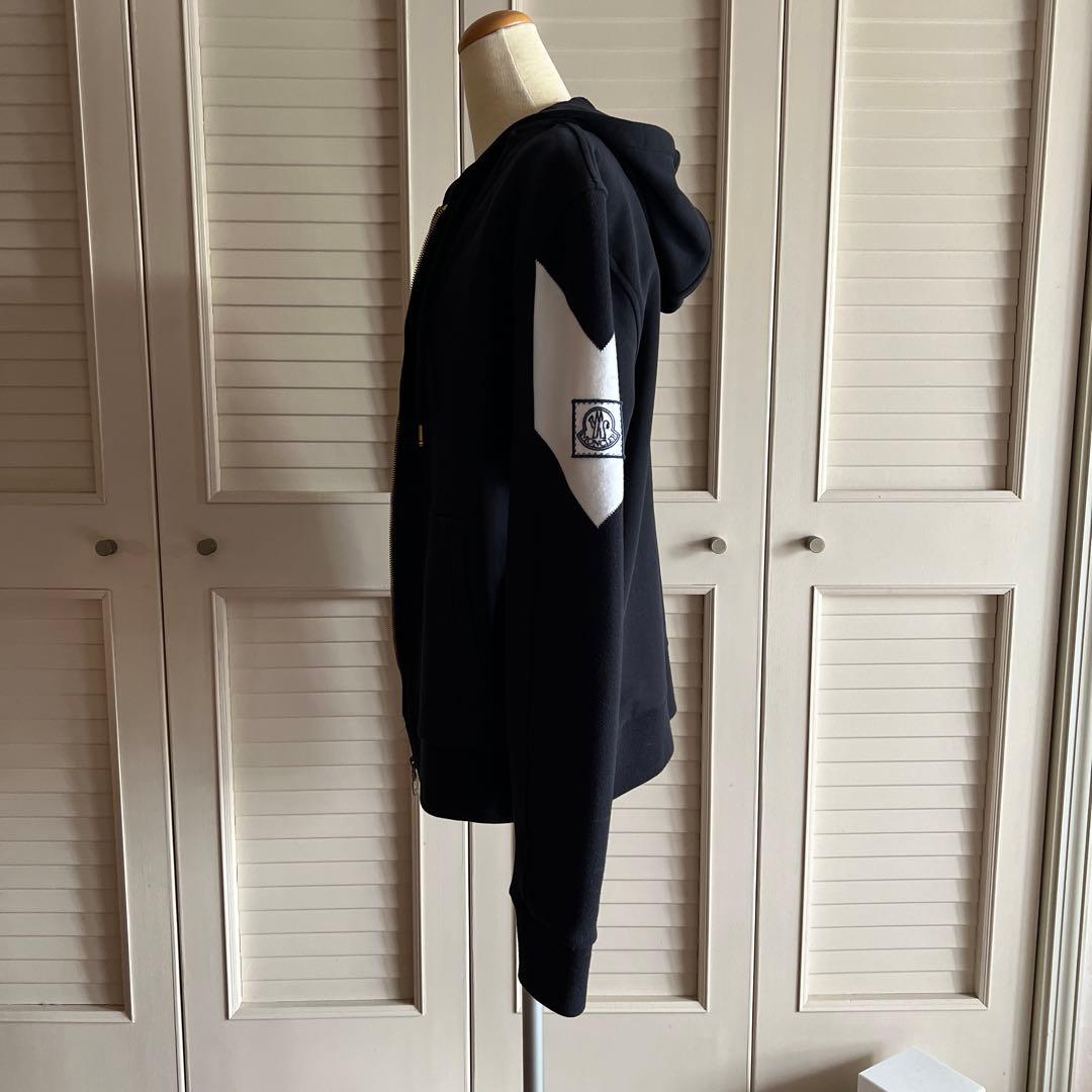 MONCLER ガムブルー　フード付きジップアップパーカー