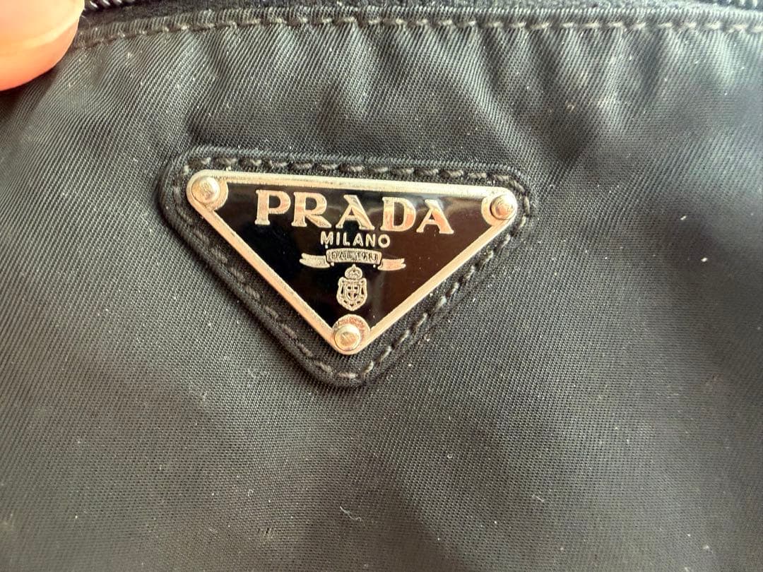 PRADA ブラック ボディバッグ