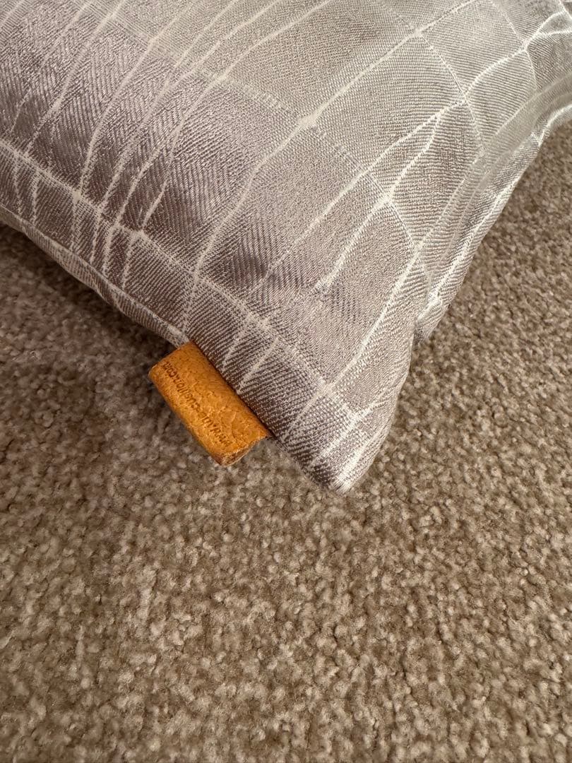 アルマーニ　高級クッション