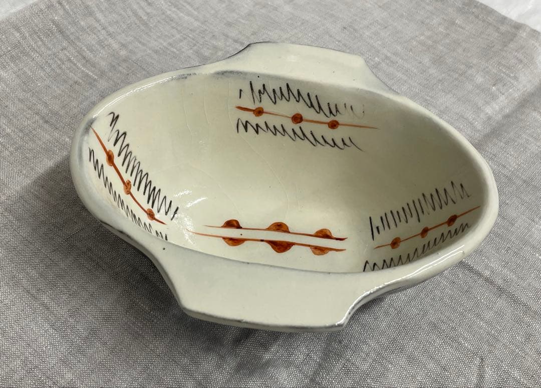 岩井窯　山本教行さん　白掛線描赤絵　耳付楕円鉢　中サイズ