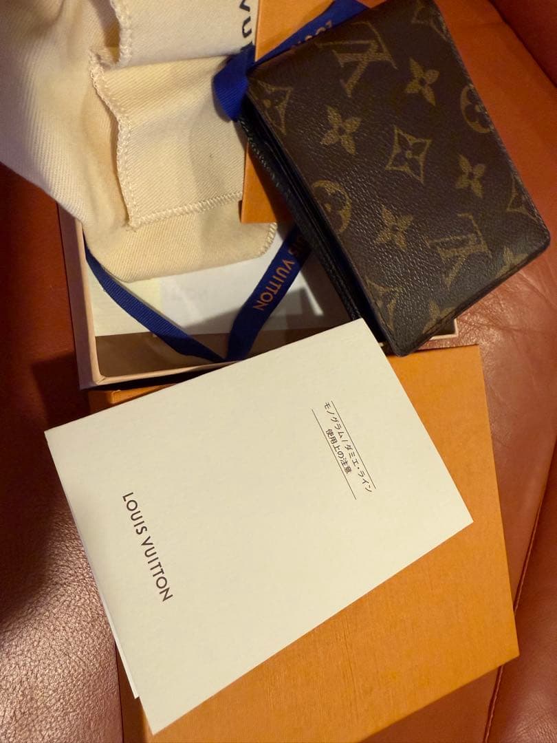 Louis Vuitton エイリアン刺繍 二つ折り財布
