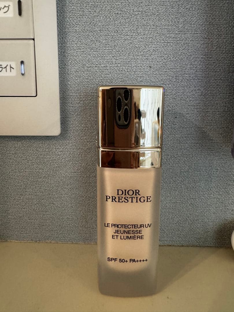 ディオール　プレステージ ホワイト ル プロテクターUVルミエール　シアーグロウ