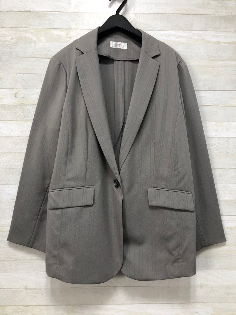 新品☆5Lグレー系ストライプ柄♪うす手9分丈テーパードパンツスーツ◯D356