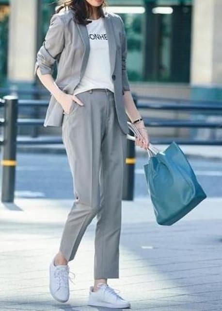 新品☆5Lグレー系ストライプ柄♪うす手9分丈テーパードパンツスーツ◯D356