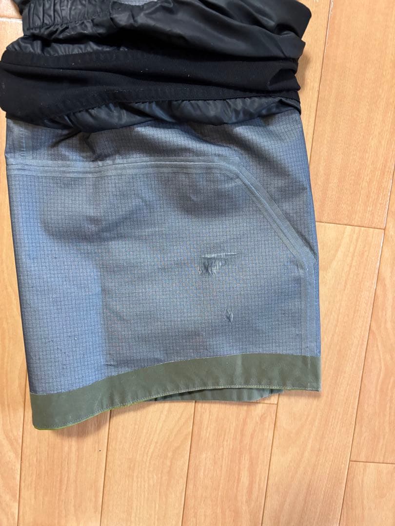 Burton AK457 bib Olive Mサイズ