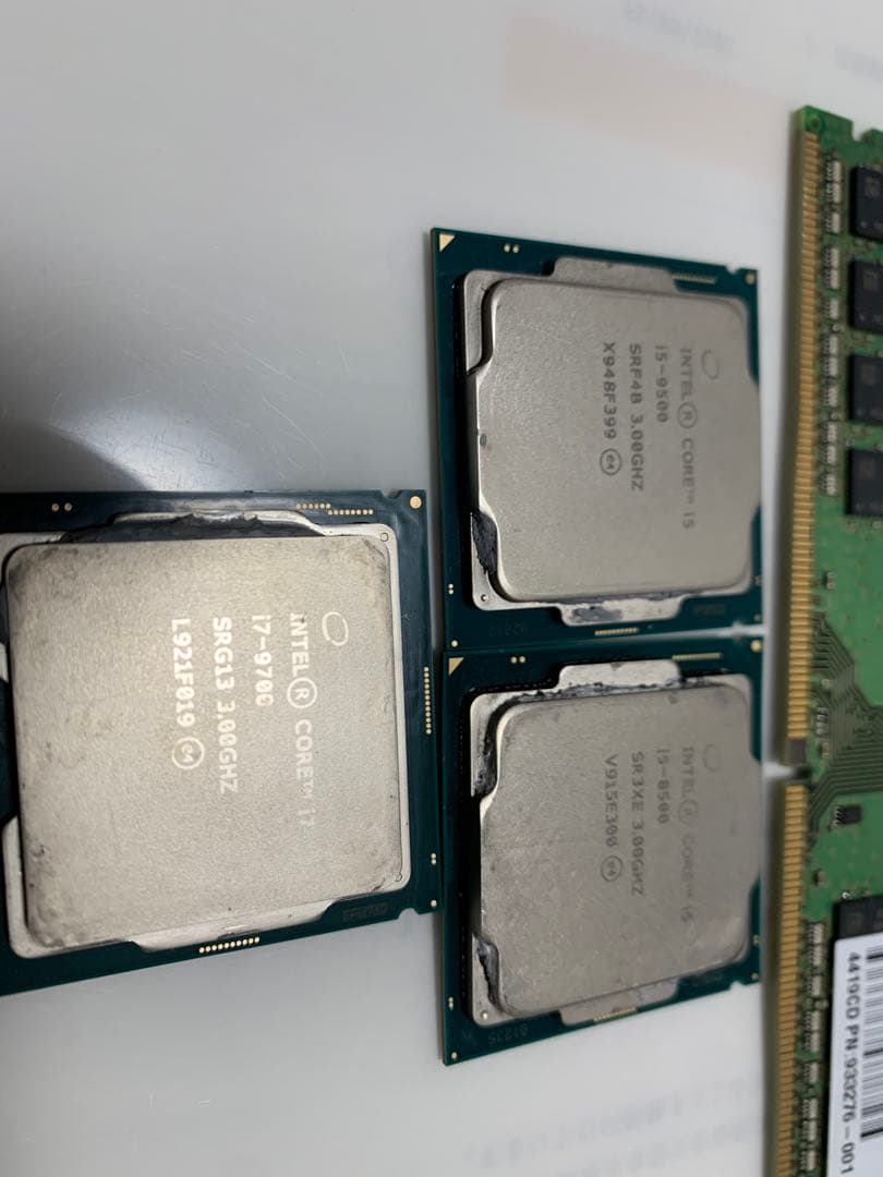 Intel Core i7、i5 CPU、8GB RAM