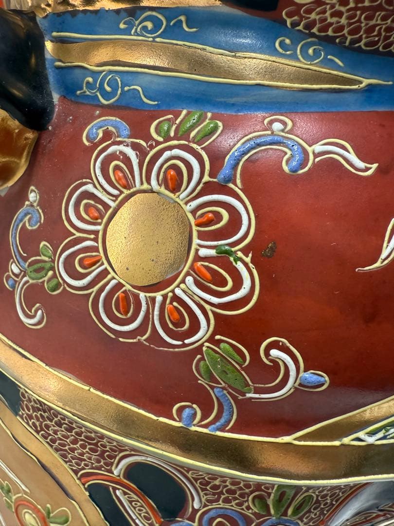 色彩豊かな陶器製招き猫　九谷焼