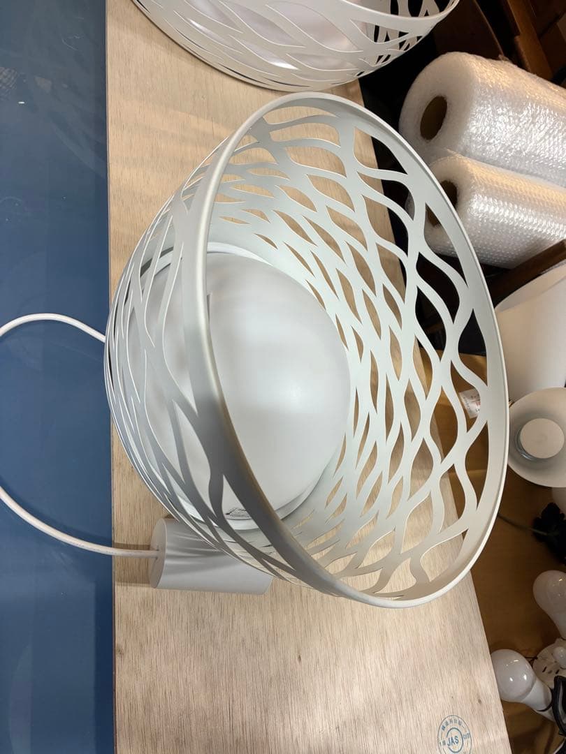 ホワイト ペンダントライト 波状デザイン 23W