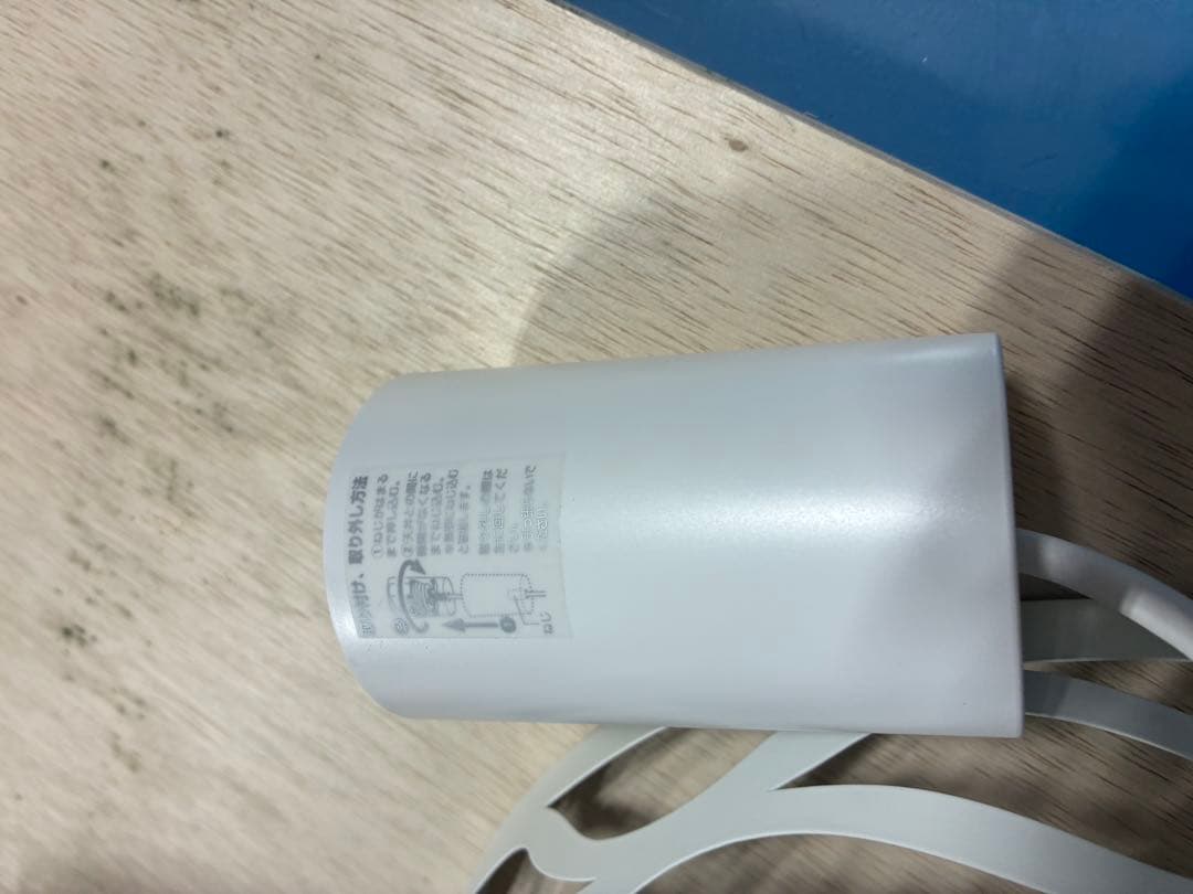 ホワイト ペンダントライト 波状デザイン 23W