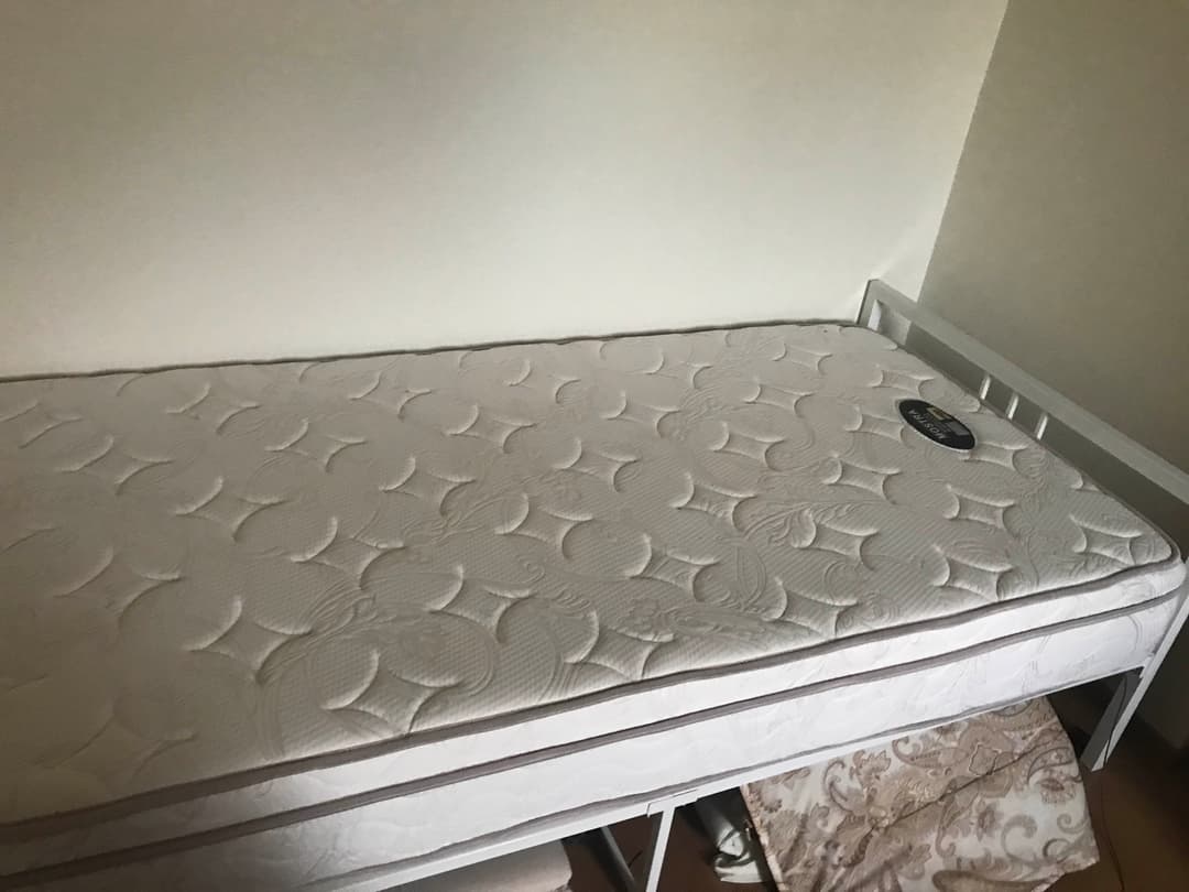 ベッドとマットレス