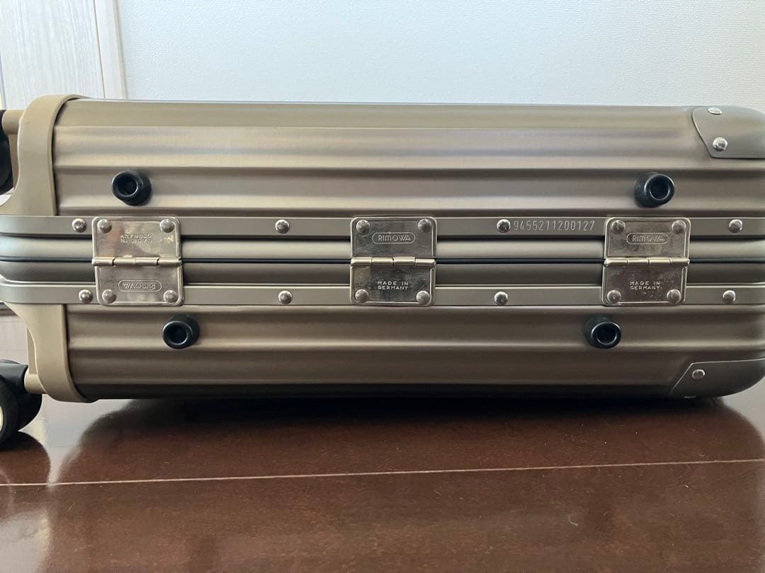 RIMOWA TOPAS TITANIUM　30L　4輪