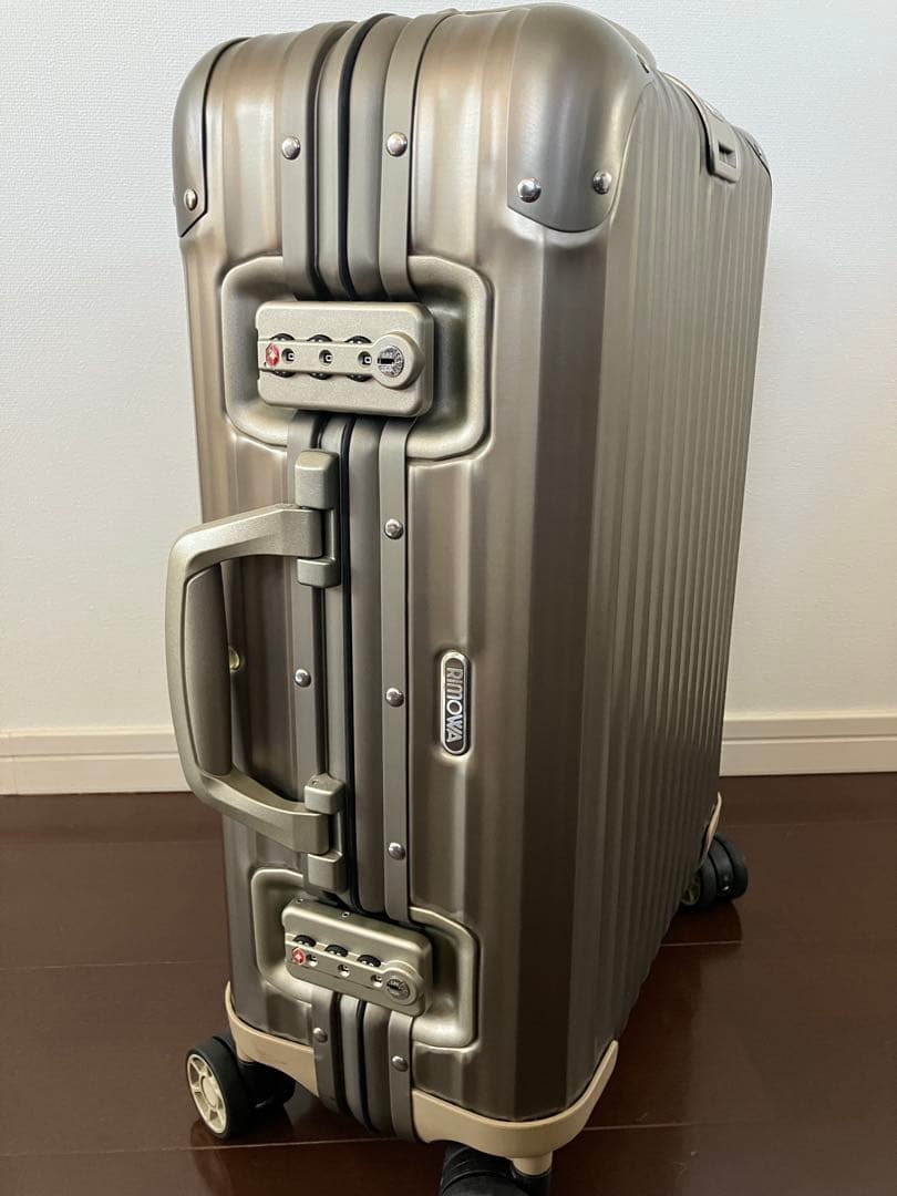 RIMOWA TOPAS TITANIUM　30L　4輪