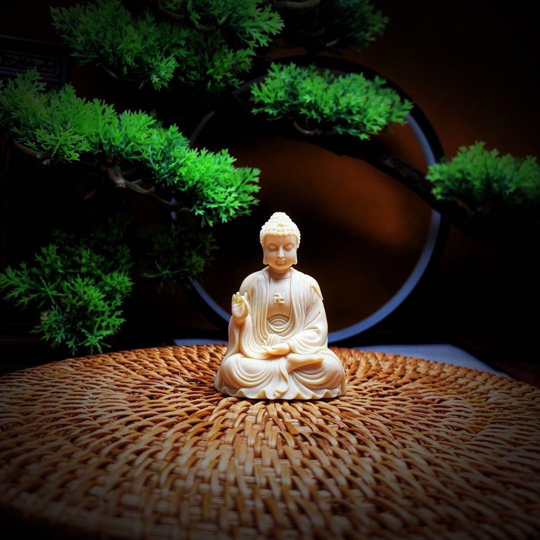 天然マンモス牙美しい手作り彫刻　大日如来　小さいな置物