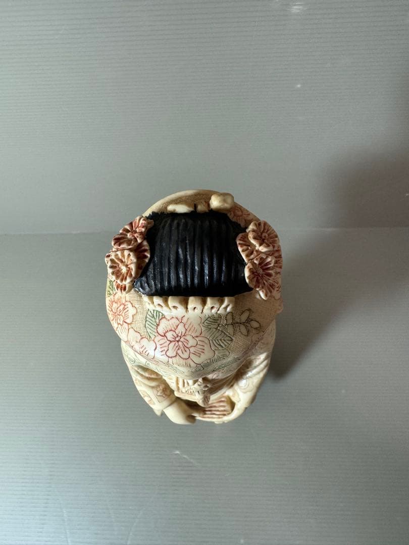 2920 古美術品　細密彫刻女性像　置物　細密細工　骨董