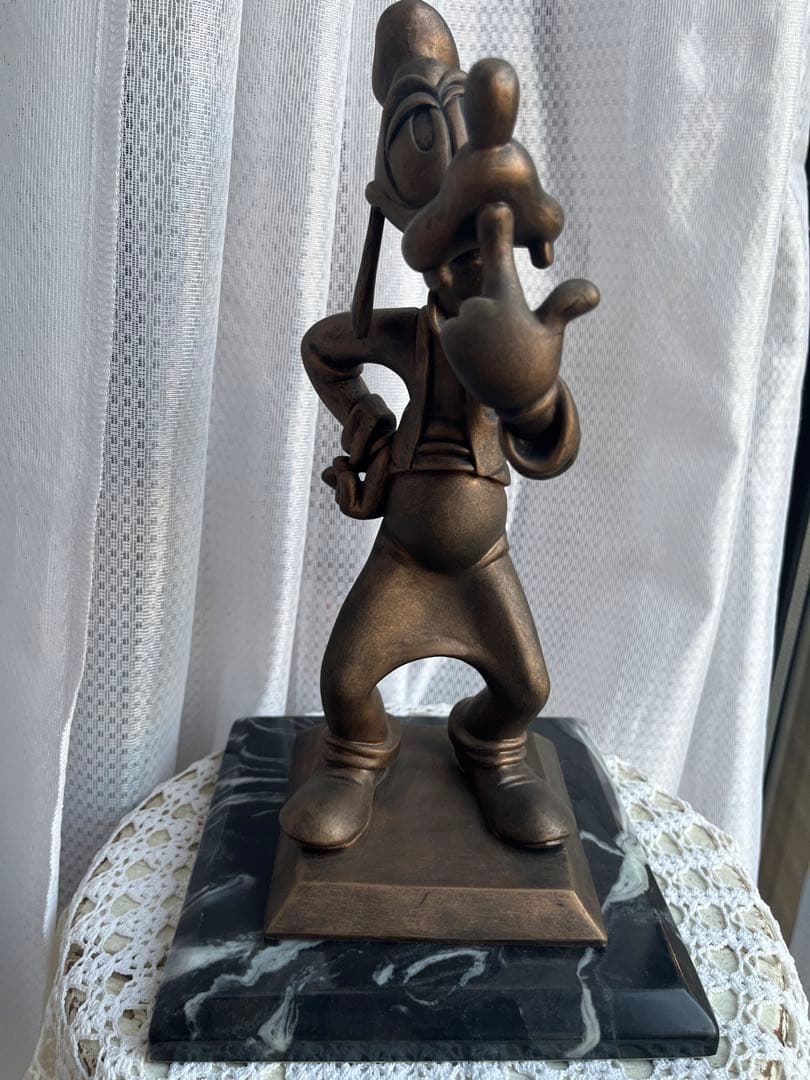 グーフィーブロンズ像レア