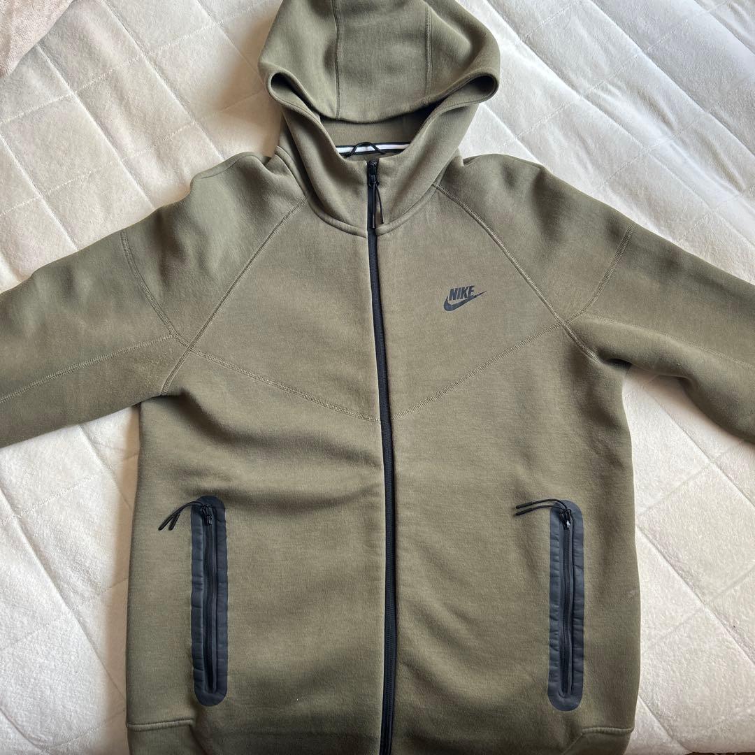 NIKE　テックフリース　オリーブ よっしー