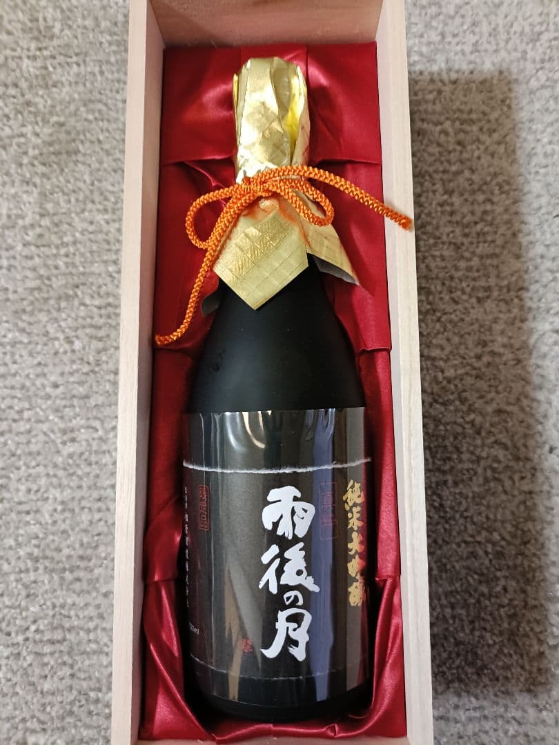 雨後の月　純米大吟醸　真粋　720ml 桐箱入 1本