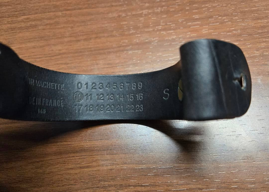 マルジェラ レザーバングル 黒 フランス製